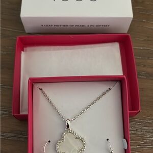 Avon Silver-Tone Mother of Pearl Clover Necklace